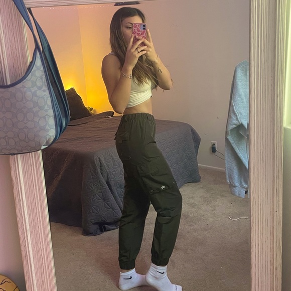 ALO Yoga Pants - alo yoga it girl pant